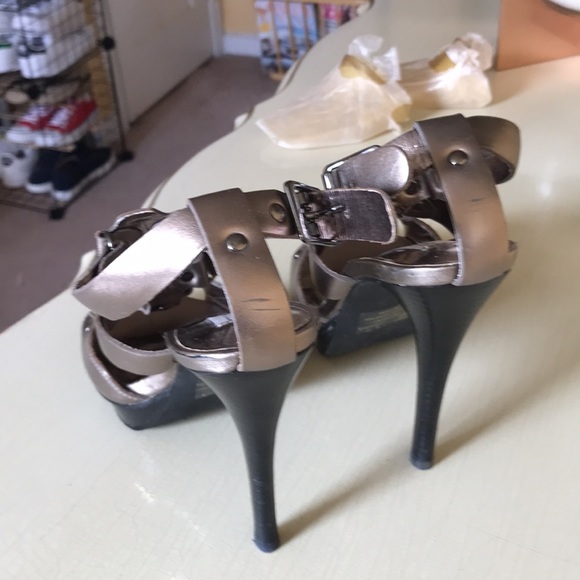 Shoes - Picture 3 of 4